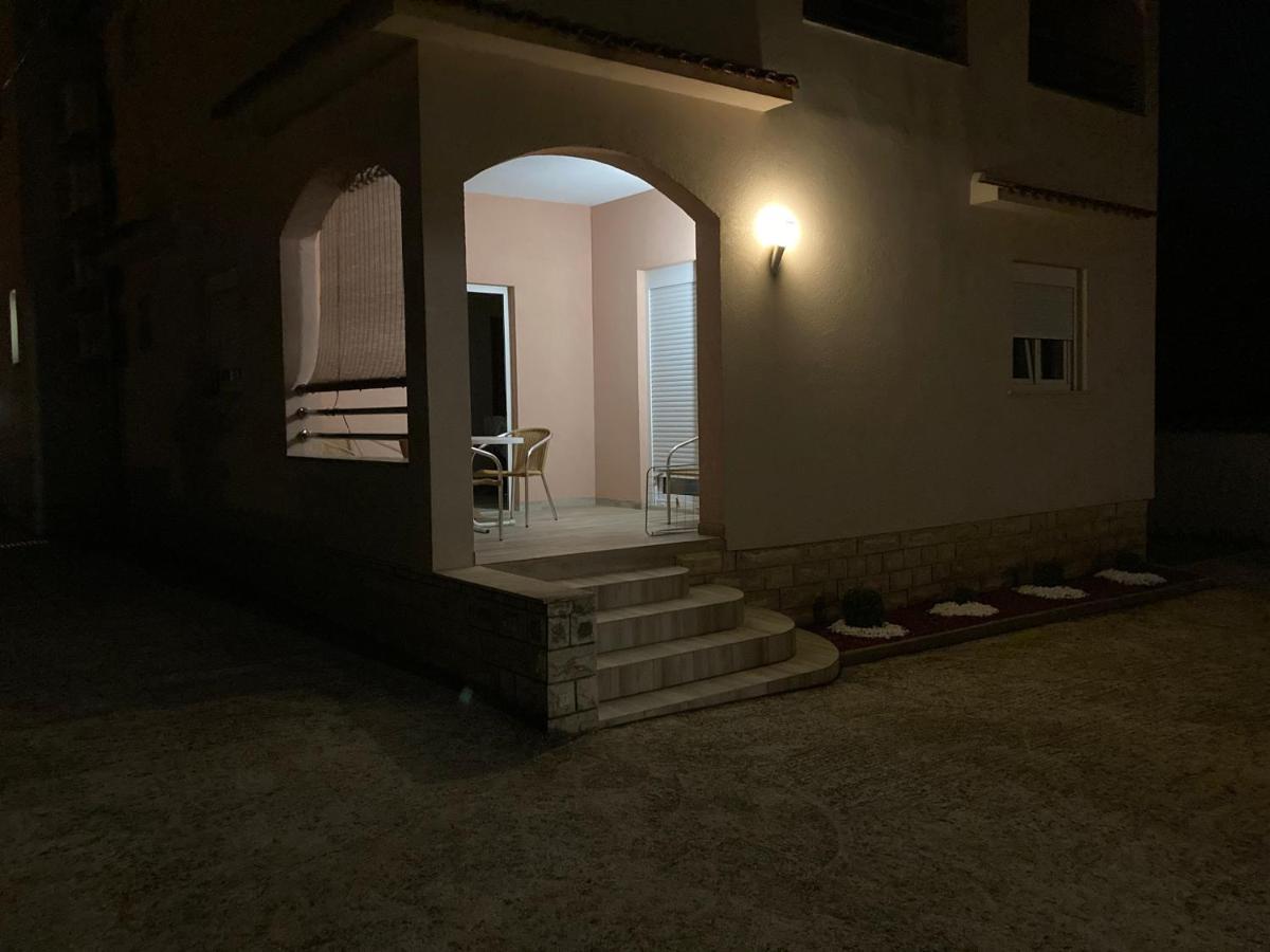 Apartman Turanj Exteriér fotografie