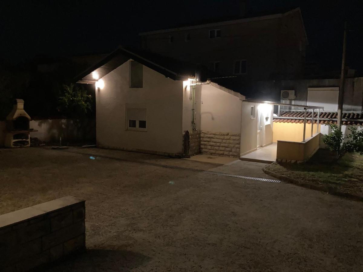Apartman Turanj Exteriér fotografie