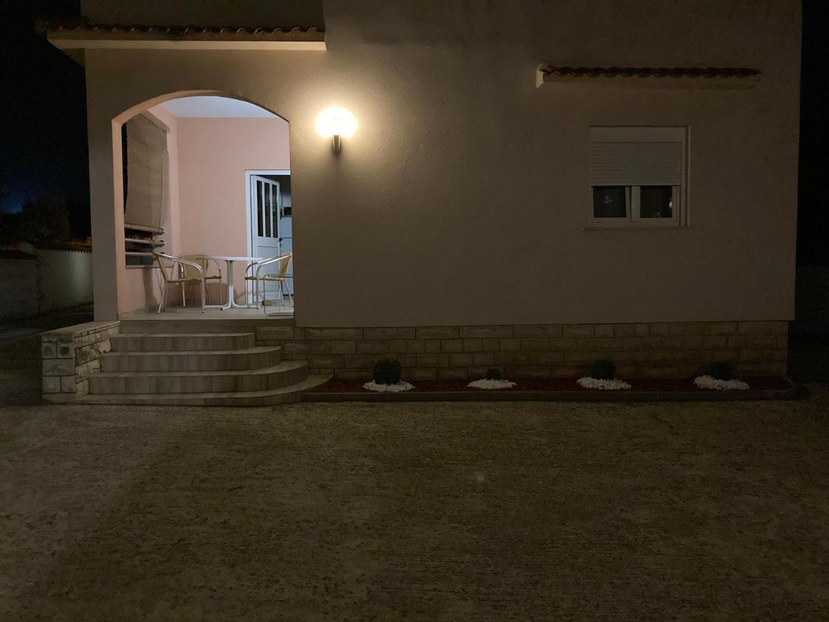 Apartman Turanj Exteriér fotografie